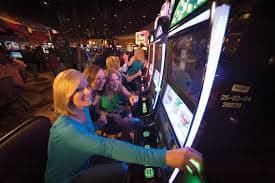 Bàn Live Casino trực tuyến mig8 với dealer phát sóng trực tiếp